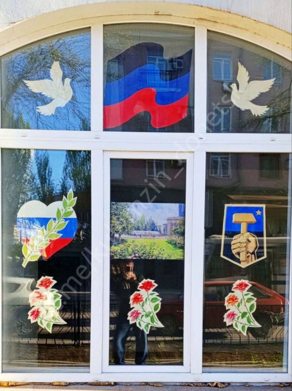 Алексей Кулемзин: В преддверии празднования Дня Донецкой Народной Республики учреждения культуры нашего города присоединились к акции «Окна Республики» Алексей Кулемзин: В преддверии празднования Дня Донецкой Народной Республики учреждения культуры нашего города присоединились к акции «Окна Республики»