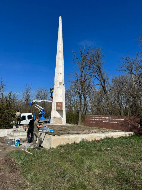Сергей Юзвинкевич: В Володарском муниципальном округе восстановлена братская могила советских воинов Южного фронта Сергей Юзвинкевич: В Володарском муниципальном округе восстановлена братская могила советских воинов Южного фронта