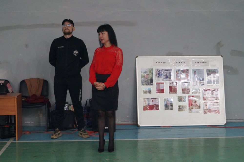 В преддверии празднования Дня Великой Победы с 06 по 08 мая прошло Открытое Первенство города Харцызска по гандболу, посвященное памяти героев СВО В преддверии празднования Дня Великой Победы с 06 по 08 мая прошло Открытое Первенство города Харцызска по гандболу, посвященное памяти героев СВО