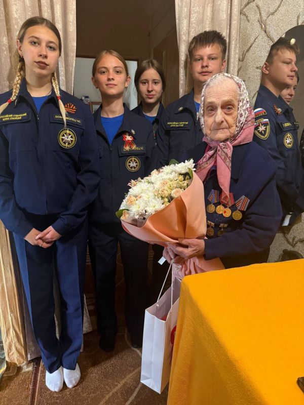 Добровольцы Донецкого РО ВСКС из Донецка, Макеевки и Мариуполя поздравили ветеранов Великой Отечественной войны с праздником Великой Победы Добровольцы Донецкого РО ВСКС из Донецка, Макеевки и Мариуполя поздравили ветеранов Великой Отечественной войны с праздником Великой Победы