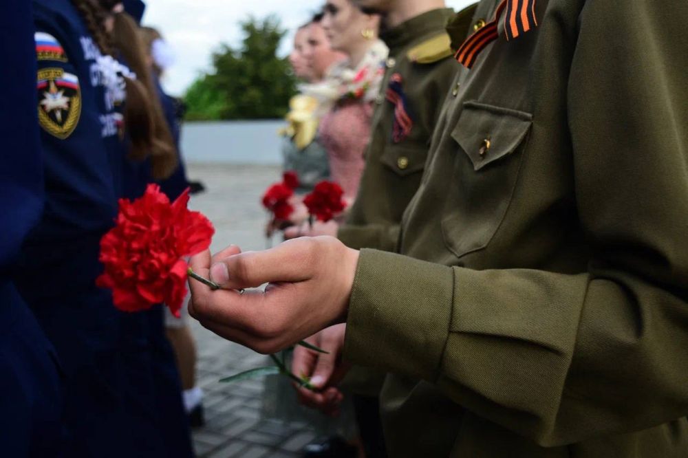 Владислав Подкова: Присоединился к церемонии возложения цветов к памятнику в честь Победы в Великой Отечественной войне Владислав Подкова: Присоединился к церемонии возложения цветов к памятнику в честь Победы в Великой Отечественной войне