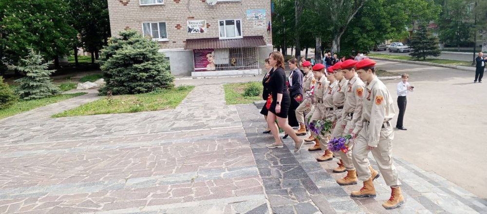 Юнармейский почётный караул "Пост №1" Юнармейский почётный караул "Пост №1"