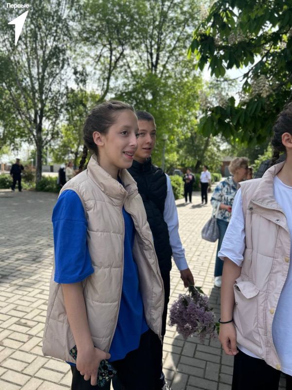 Навсегда в наших сердцах!. Активисты Мангушского штаба Движения Первых стали частью торжественных митингов и возложений, посвящённых 80-летию Великой Победы Это не просто праздник — это дань уважения и памяти тем, кто... Навсегда в наших сердцах!. Активисты Мангушского штаба Движения Первых стали частью торжественных митингов и возложений, посвящённых 80-летию Великой Победы Это не просто праздник — это дань уважения и памяти тем, кто...