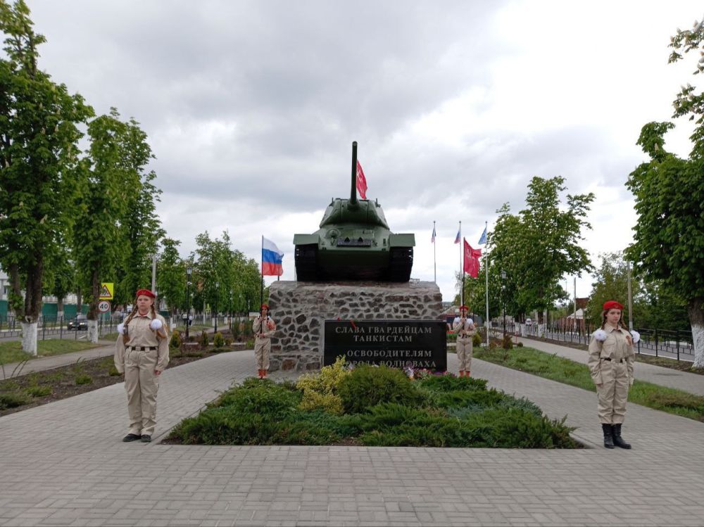 В День Победы в Великой Отечественной войне 1941-1945гг., юнармейцы ГБОУ "Волновахская школа №2 Волновахского м.о., Ревун Каролина, Морозова Анастасия, Стадниченко Карина и Калашникова Александра, заступили в почетный... В День Победы в Великой Отечественной войне 1941-1945гг., юнармейцы ГБОУ "Волновахская школа №2 Волновахского м.о., Ревун Каролина, Морозова Анастасия, Стадниченко Карина и Калашникова Александра, заступили в почетный...