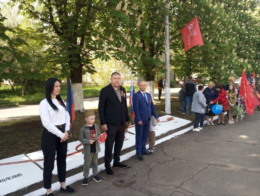 9 мая состоялся митинг Памяти и возложение цветов у стелы Памяти на аллеи ветеранов 96-й гвардейской Иловайской орденов Ленина, Красного знамени, Суворова 2 степени стрелковой дивизии 9 мая состоялся митинг Памяти и возложение цветов у стелы Памяти на аллеи ветеранов 96-й гвардейской Иловайской орденов Ленина, Красного знамени, Суворова 2 степени стрелковой дивизии