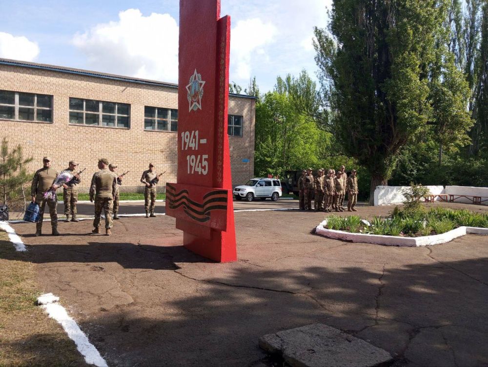 9 мая состоялся митинг Памяти и возложение цветов у стелы Памяти на аллеи ветеранов 96-й гвардейской Иловайской орденов Ленина, Красного знамени, Суворова 2 степени стрелковой дивизии 9 мая состоялся митинг Памяти и возложение цветов у стелы Памяти на аллеи ветеранов 96-й гвардейской Иловайской орденов Ленина, Красного знамени, Суворова 2 степени стрелковой дивизии