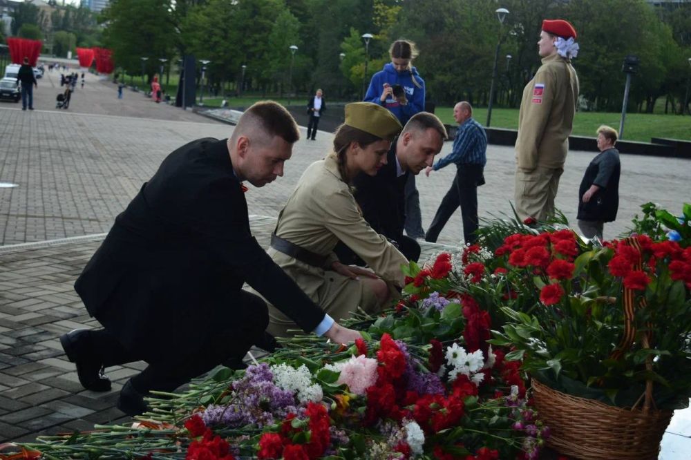 Владислав Подкова: Присоединился к церемонии возложения цветов к памятнику в честь Победы в Великой Отечественной войне Владислав Подкова: Присоединился к церемонии возложения цветов к памятнику в честь Победы в Великой Отечественной войне