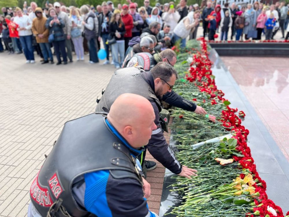 9 мая в Бресте побывали участники мотомарша «Дороги Победы – Пламя памяти 2025», организованного Всероссийским мотоклубом «Ночные волки» 9 мая в Бресте побывали участники мотомарша «Дороги Победы – Пламя памяти 2025», организованного Всероссийским мотоклубом «Ночные волки»