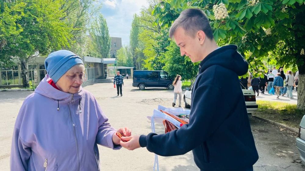 Акция "Георгиевская лента - 2025" в городском округе Торез: дань уважения героям Великой Отечественной Акция "Георгиевская лента - 2025" в городском округе Торез: дань уважения героям Великой Отечественной