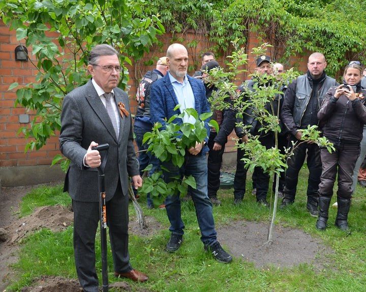 9 мая в Бресте побывали участники мотомарша «Дороги Победы – Пламя памяти 2025», организованного Всероссийским мотоклубом «Ночные волки» 9 мая в Бресте побывали участники мотомарша «Дороги Победы – Пламя памяти 2025», организованного Всероссийским мотоклубом «Ночные волки»