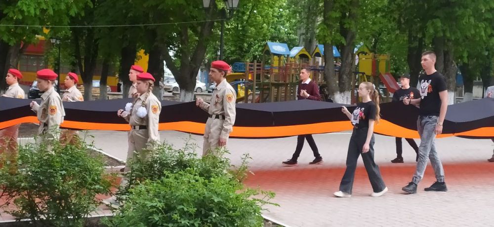 ГЕОРГИЕВСКАЯ ЛЕНТОЧКА. Юнармейцы ГБОУ "Волновахская школа №2 Волновахского м.о." приняли участие во Всероссийской акции "Георгиевская ленточка" Ребята совместно с администрацией Волновахского муниципального округа... ГЕОРГИЕВСКАЯ ЛЕНТОЧКА. Юнармейцы ГБОУ "Волновахская школа №2 Волновахского м.о." приняли участие во Всероссийской акции "Георгиевская ленточка" Ребята совместно с администрацией Волновахского муниципального округа...