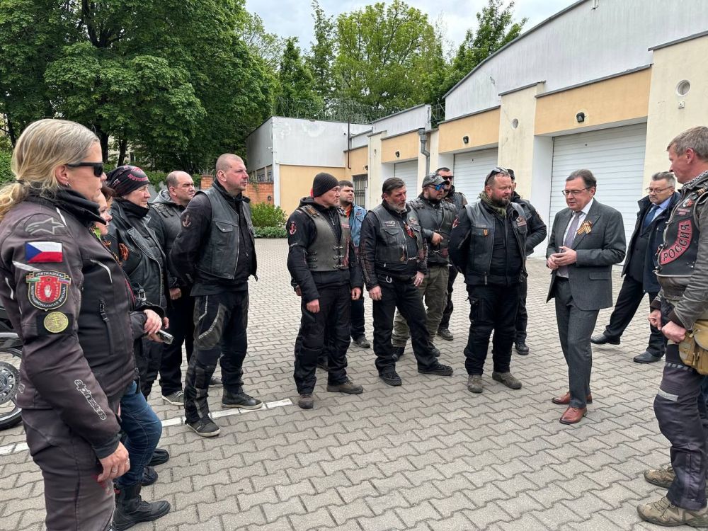 9 мая в Бресте побывали участники мотомарша «Дороги Победы – Пламя памяти 2025», организованного Всероссийским мотоклубом «Ночные волки» 9 мая в Бресте побывали участники мотомарша «Дороги Победы – Пламя памяти 2025», организованного Всероссийским мотоклубом «Ночные волки»
