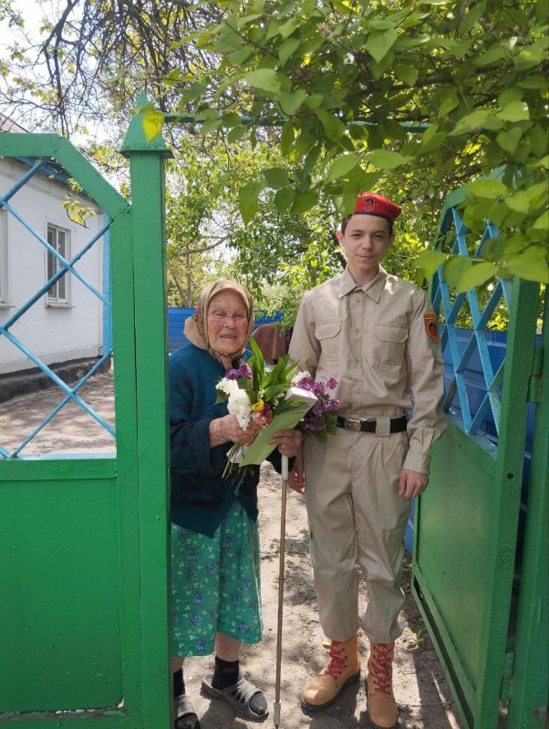 День Победы - праздник героизма и стойкости, символ мужества и единства нашего народа, отстоявшего мир в борьбе с фашизмом День Победы - праздник героизма и стойкости, символ мужества и единства нашего народа, отстоявшего мир в борьбе с фашизмом
