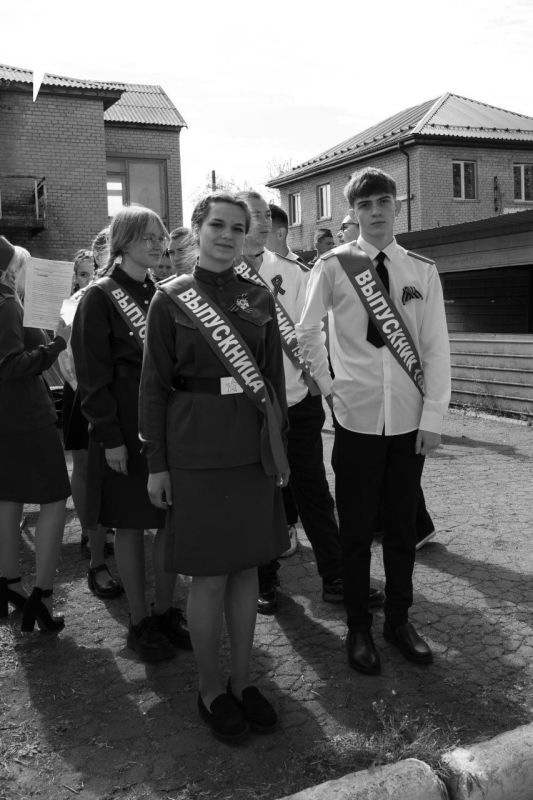Первые помнят. Первые Кировской школы провели торжественный концерт,приуроченный к 80-летию Победы в Великой Отечественной войне Наш долг - пронести сквозь года, передавая от поколения к поколению историю о тех страшных... Первые помнят. Первые Кировской школы провели торжественный концерт,приуроченный к 80-летию Победы в Великой Отечественной войне Наш долг - пронести сквозь года, передавая от поколения к поколению историю о тех страшных...