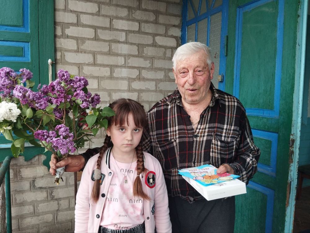 День Победы - праздник героизма и стойкости, символ мужества и единства нашего народа, отстоявшего мир в борьбе с фашизмом День Победы - праздник героизма и стойкости, символ мужества и единства нашего народа, отстоявшего мир в борьбе с фашизмом