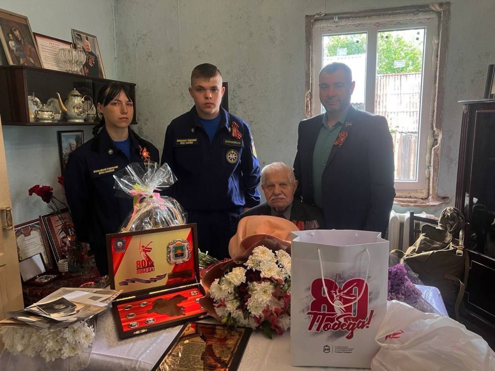 Добровольцы Донецкого РО ВСКС из Донецка, Макеевки и Мариуполя поздравили ветеранов Великой Отечественной войны с праздником Великой Победы Добровольцы Донецкого РО ВСКС из Донецка, Макеевки и Мариуполя поздравили ветеранов Великой Отечественной войны с праздником Великой Победы