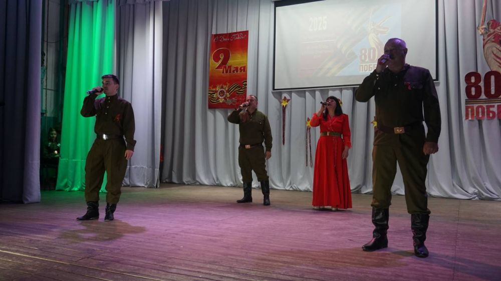 Каждый год в эти майские дни наш народ вспоминает грозные годы Великой Отечественной войны, чтит память павших Каждый год в эти майские дни наш народ вспоминает грозные годы Великой Отечественной войны, чтит память павших