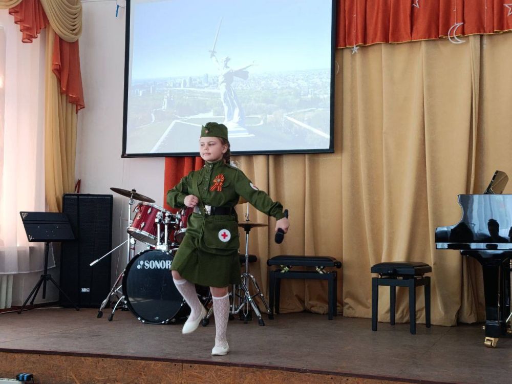 Виктория Жукова: Сегодня, в День Донецкой Народной Республики, в Харцызской детской школе искусств прошло тематическое мероприятие, концерт «Мы выбираем Мир» Виктория Жукова: Сегодня, в День Донецкой Народной Республики, в Харцызской детской школе искусств прошло тематическое мероприятие, концерт «Мы выбираем Мир»