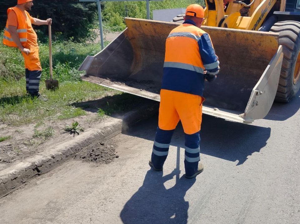 В праздничные дни тоже работаем - продолжаем обеспечивать порядок на дорогах общего пользования В праздничные дни тоже работаем - продолжаем обеспечивать порядок на дорогах общего пользования