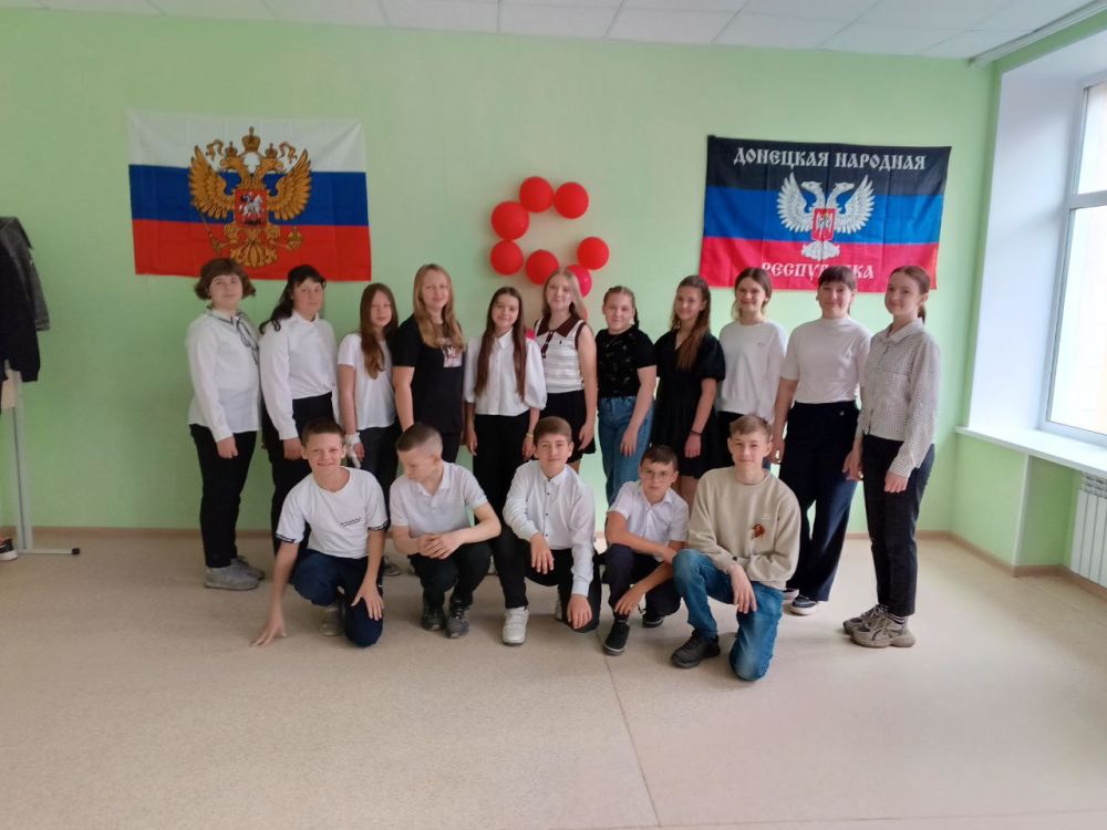 В школах Волновахского округа состоялись классные часы ко Дню Республики В школах Волновахского округа состоялись классные часы ко Дню Республики