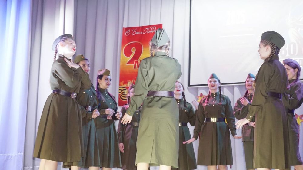 Каждый год в эти майские дни наш народ вспоминает грозные годы Великой Отечественной войны, чтит память павших Каждый год в эти майские дни наш народ вспоминает грозные годы Великой Отечественной войны, чтит память павших