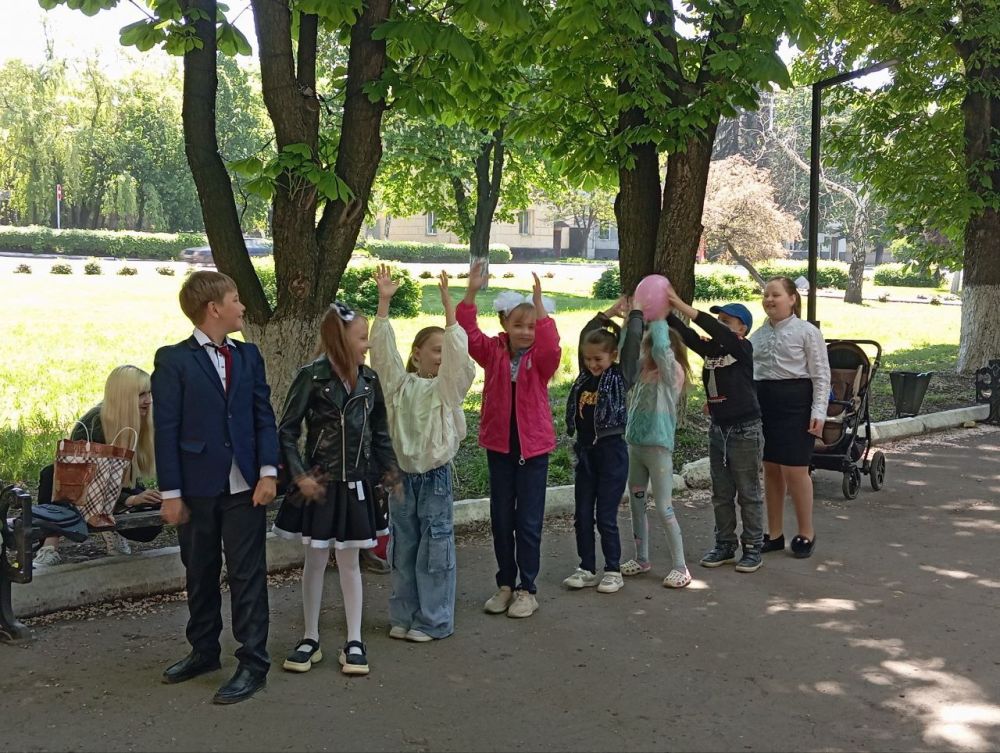 В День Донецкой Народной Республики МБУ "Центр Культуры и Досуга" провел музыкально-развлекательную программу "Своя Игра" В День Донецкой Народной Республики МБУ "Центр Культуры и Досуга" провел музыкально-развлекательную программу "Своя Игра"