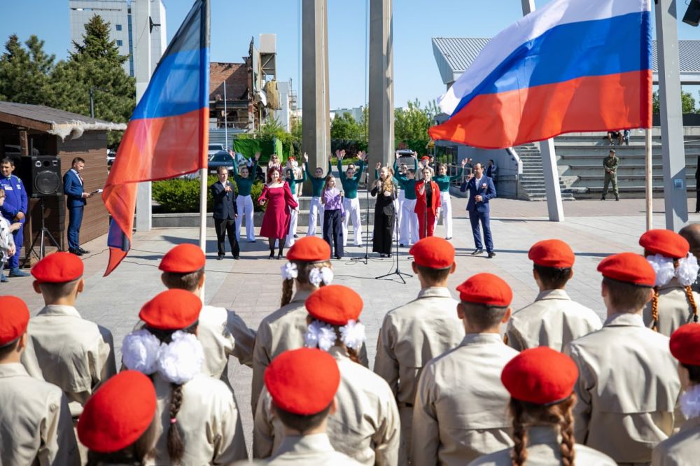 Олег Моргун: На центральной площади города торжественно отметили одиннадцатую годовщину со дня провозглашения Донецкой Народной Республики Олег Моргун: На центральной площади города торжественно отметили одиннадцатую годовщину со дня провозглашения Донецкой Народной Республики
