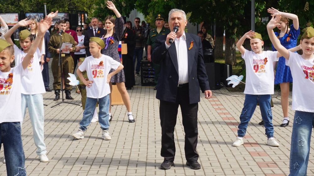 Живая музыка в День Победы! Живая музыка в День Победы!