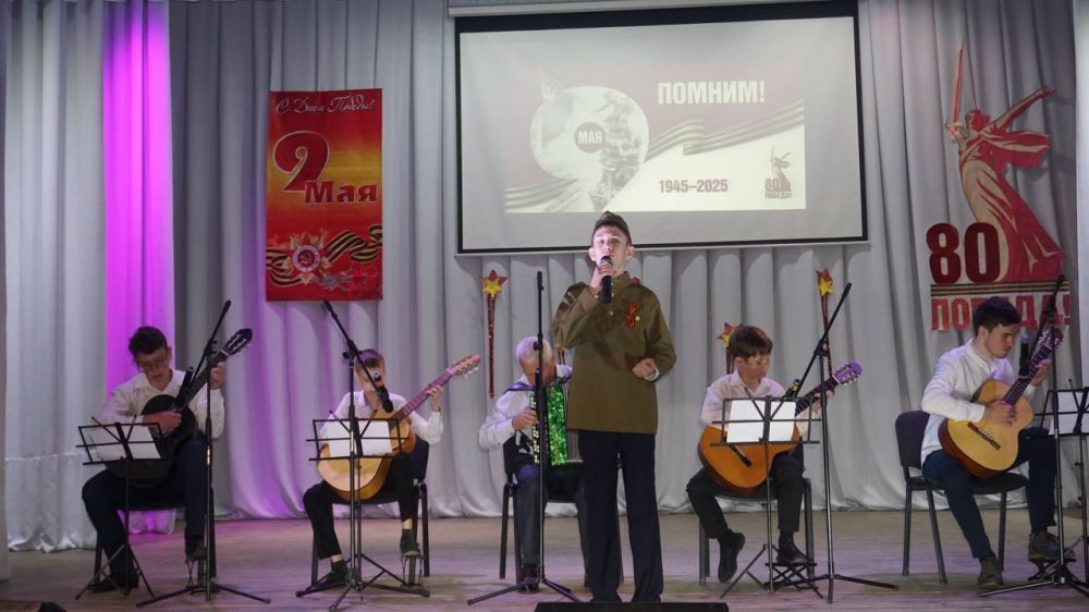 Каждый год в эти майские дни наш народ вспоминает грозные годы Великой Отечественной войны, чтит память павших Каждый год в эти майские дни наш народ вспоминает грозные годы Великой Отечественной войны, чтит память павших