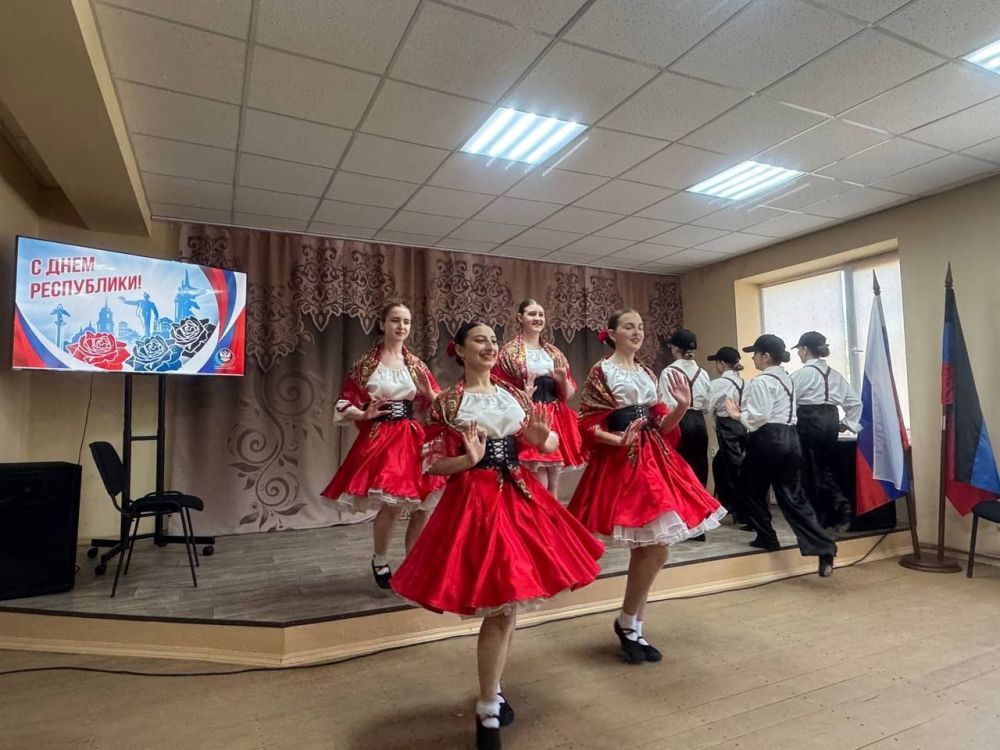 В Ждановке состоялся концерт к 11-й годовщине Донецкой Народной Республики В Ждановке состоялся концерт к 11-й годовщине Донецкой Народной Республики