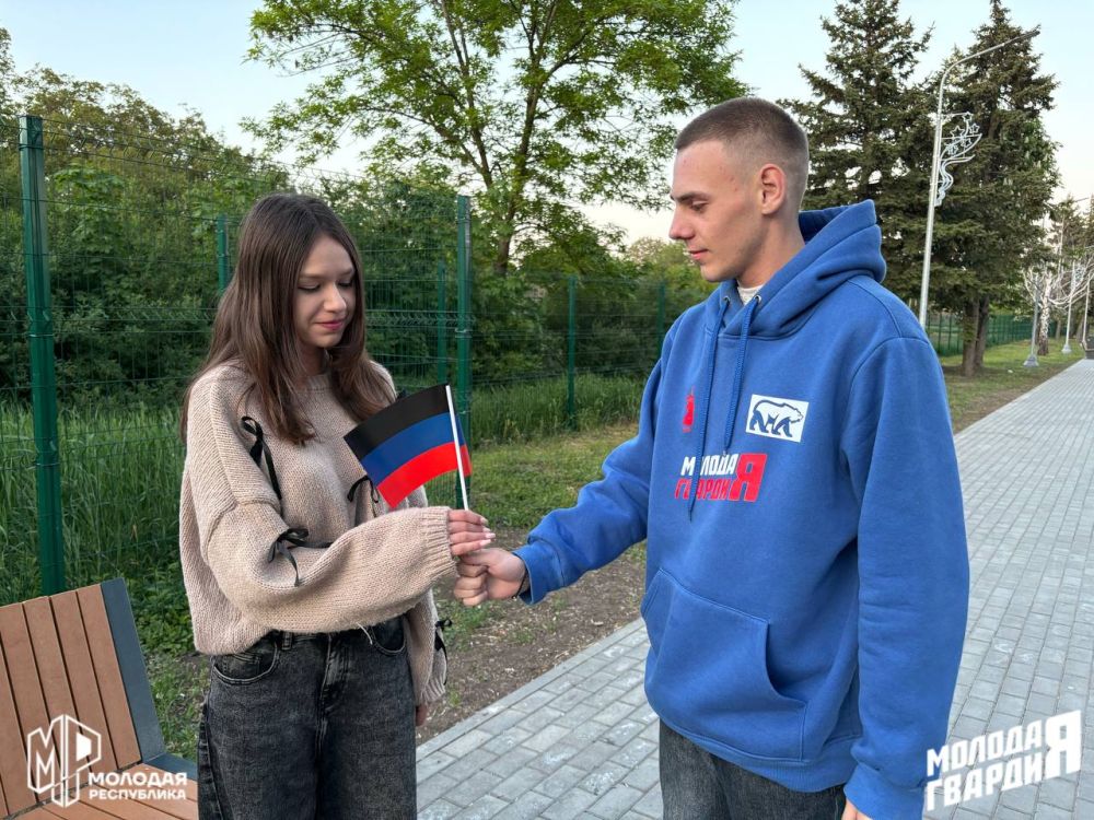 Молодёжь Тельманово поздравила жителей города Молодёжь Тельманово поздравила жителей города