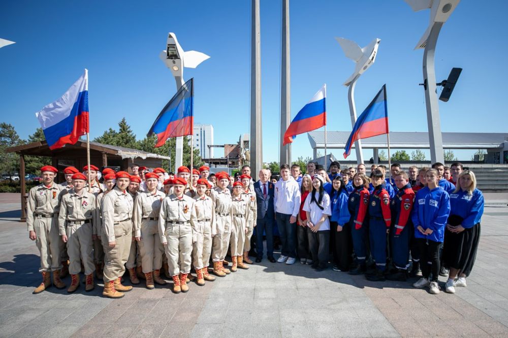 Олег Моргун: На центральной площади города торжественно отметили одиннадцатую годовщину со дня провозглашения Донецкой Народной Республики Олег Моргун: На центральной площади города торжественно отметили одиннадцатую годовщину со дня провозглашения Донецкой Народной Республики
