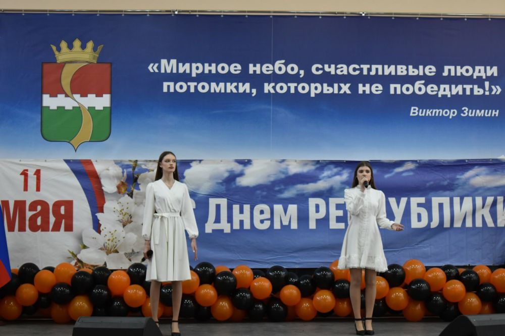 Игорь Лызов: На праздничном концерте, посвященном Дню Донецкой Народной Республики вручил Благодарственное письмо депутату Амвросиевского муниципального совета Чернявской Ольге Ивановне за активную жизненную позицию... Игорь Лызов: На праздничном концерте, посвященном Дню Донецкой Народной Республики вручил Благодарственное письмо депутату Амвросиевского муниципального совета Чернявской Ольге Ивановне за активную жизненную позицию...