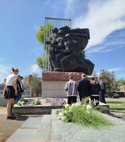 Акция «География Подвига». Памятники Великой Отечественной войны – это наша память, поклонение и уважение всем тем, кто в страшные годы войны защищал нашу Родину, отдавая свои жизни за победу Акция «География Подвига». Памятники Великой Отечественной войны – это наша память, поклонение и уважение всем тем, кто в страшные годы войны защищал нашу Родину, отдавая свои жизни за победу