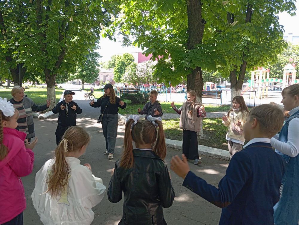В День Донецкой Народной Республики МБУ "Центр Культуры и Досуга" провел музыкально-развлекательную программу "Своя Игра" В День Донецкой Народной Республики МБУ "Центр Культуры и Досуга" провел музыкально-развлекательную программу "Своя Игра"
