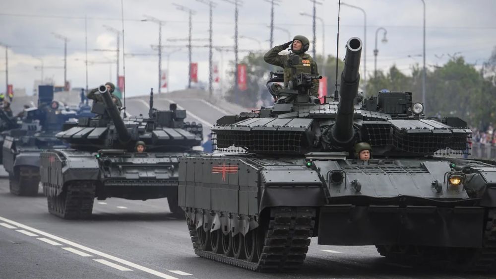 Вы таки не поверите, но Т-72Б3 с КАЗ "Арена-М" все же успел на парад после съемок в Мариуполе на роли украинского танка Вы таки не поверите, но Т-72Б3 с КАЗ "Арена-М" все же успел на парад после съемок в Мариуполе на роли украинского танка