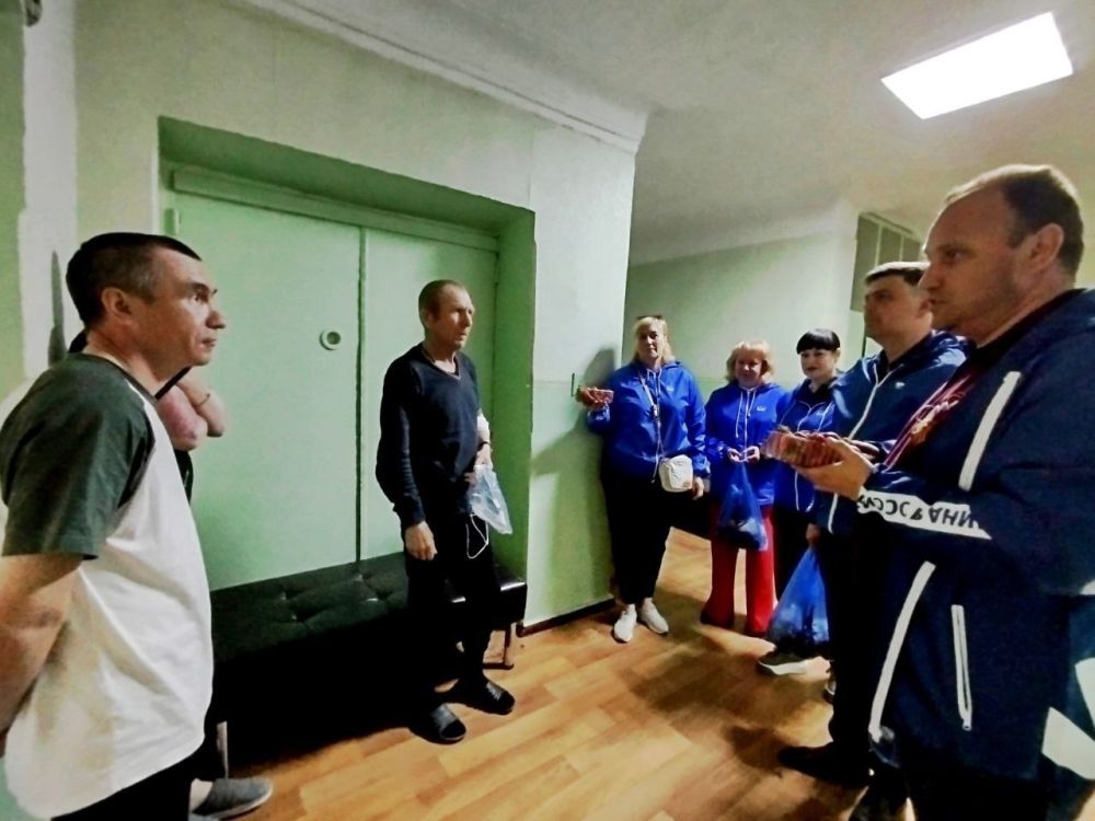Депутаты Торезского городского совета и Врип Главы муниципального образования, Чесноков Артем Валериевич, поздравили жителей Тореза, находящихся на лечении в учреждении здравоохранения, с Днём Донецкой Народной Республики! Депутаты Торезского городского совета и Врип Главы муниципального образования, Чесноков Артем Валериевич, поздравили жителей Тореза, находящихся на лечении в учреждении здравоохранения, с Днём Донецкой Народной Республики!