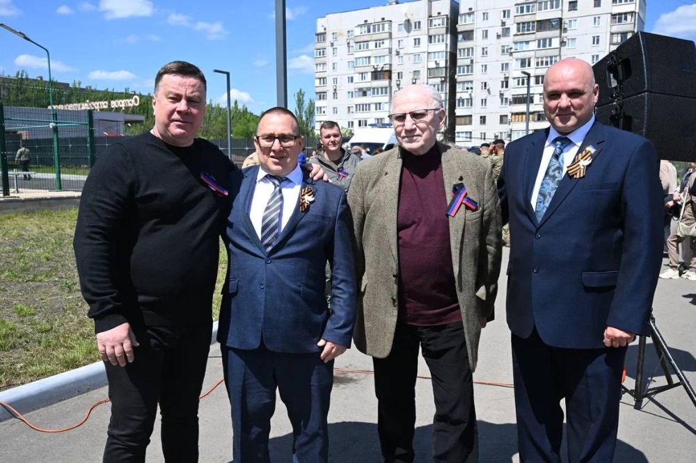 Константин Кузьмин: Сегодня, в День Донецкой Народной Республики, высадили 300 кустов сирени Константин Кузьмин: Сегодня, в День Донецкой Народной Республики, высадили 300 кустов сирени