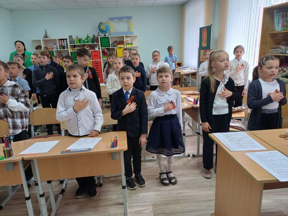 ВГБОУ «Рыбинская школа Волновахского м.о.» прошло внеурочное занятие разговоры о важном «ДЕНЬ РЕСПУБЛИКИ: МУЖЕСТВО, ГОРДОСТЬ И НАДЕЖДА», посвященное дню Донецкой Народной Республики ВГБОУ «Рыбинская школа Волновахского м.о.» прошло внеурочное занятие разговоры о важном «ДЕНЬ РЕСПУБЛИКИ: МУЖЕСТВО, ГОРДОСТЬ И НАДЕЖДА», посвященное дню Донецкой Народной Республики