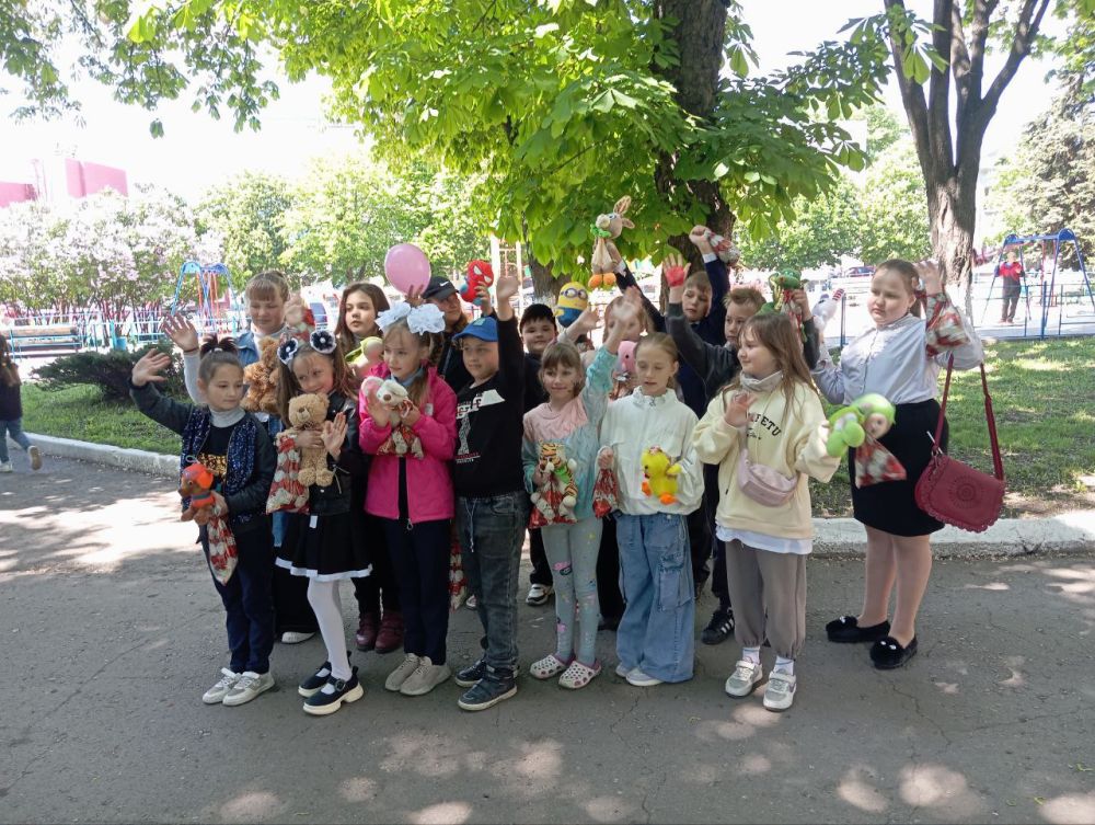 В День Донецкой Народной Республики МБУ "Центр Культуры и Досуга" провел музыкально-развлекательную программу "Своя Игра" В День Донецкой Народной Республики МБУ "Центр Культуры и Досуга" провел музыкально-развлекательную программу "Своя Игра"