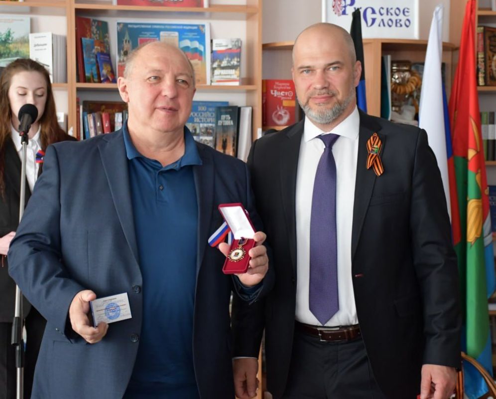 Сергей Желновач: Сегодня, 11 мая, в городе Дебальцево состоялось торжественное собрание, посвященное 11-й годовщине образования Донецкой Народной Республики Сергей Желновач: Сегодня, 11 мая, в городе Дебальцево состоялось торжественное собрание, посвященное 11-й годовщине образования Донецкой Народной Республики