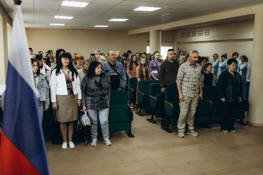 В Ждановке состоялся концерт к 11-й годовщине Донецкой Народной Республики В Ждановке состоялся концерт к 11-й годовщине Донецкой Народной Республики