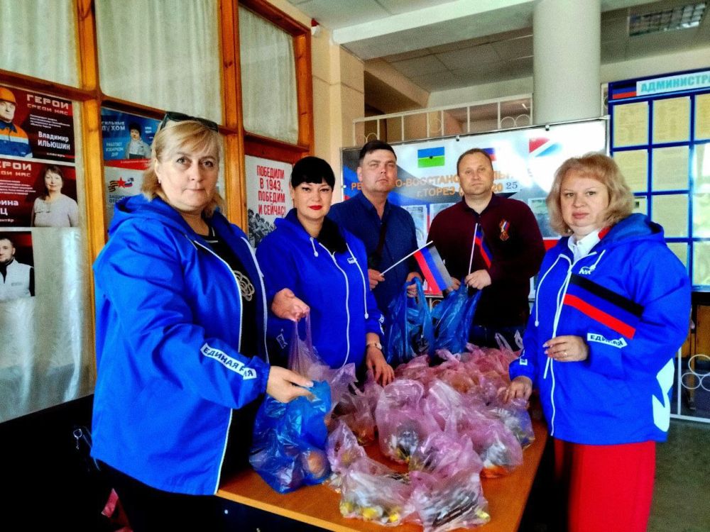 Депутаты Торезского городского совета и Врип Главы муниципального образования, Чесноков Артем Валериевич, поздравили жителей Тореза, находящихся на лечении в учреждении здравоохранения, с Днём Донецкой Народной Республики! Депутаты Торезского городского совета и Врип Главы муниципального образования, Чесноков Артем Валериевич, поздравили жителей Тореза, находящихся на лечении в учреждении здравоохранения, с Днём Донецкой Народной Республики!