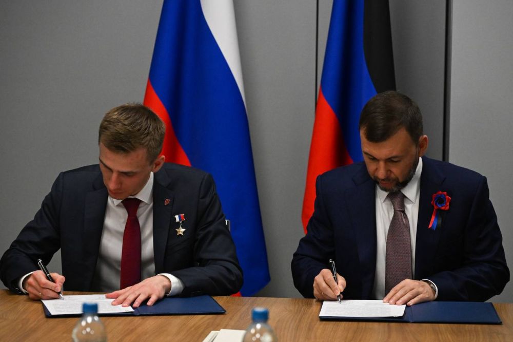«Юнармия» в Донбассе появилась ещё до вхождения в состав России — без устойчивой поддержки, но с твёрдой верой в то, что воспитание сильных и ответственных ребят — неотложная задача «Юнармия» в Донбассе появилась ещё до вхождения в состав России — без устойчивой поддержки, но с твёрдой верой в то, что воспитание сильных и ответственных ребят — неотложная задача