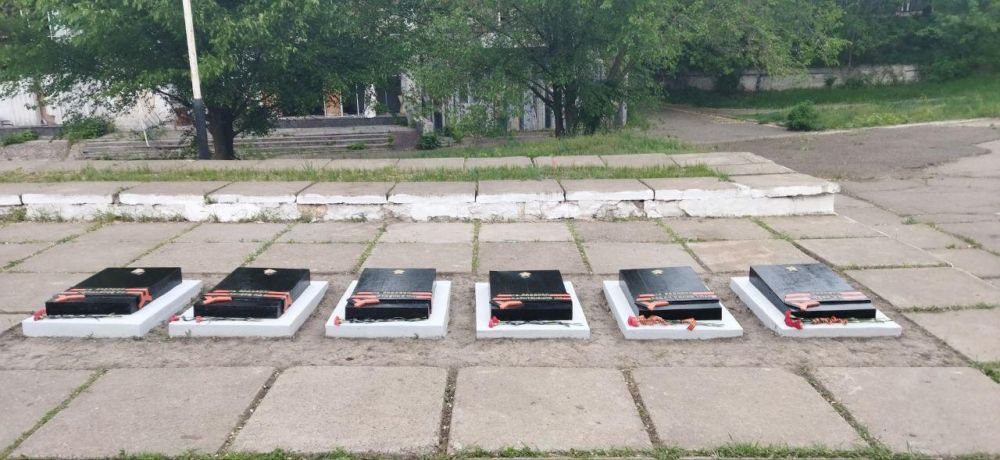 Специалисты Нижегородской области отремонтировали памятник ВОВ в Зугрэсе Специалисты Нижегородской области отремонтировали памятник ВОВ в Зугрэсе