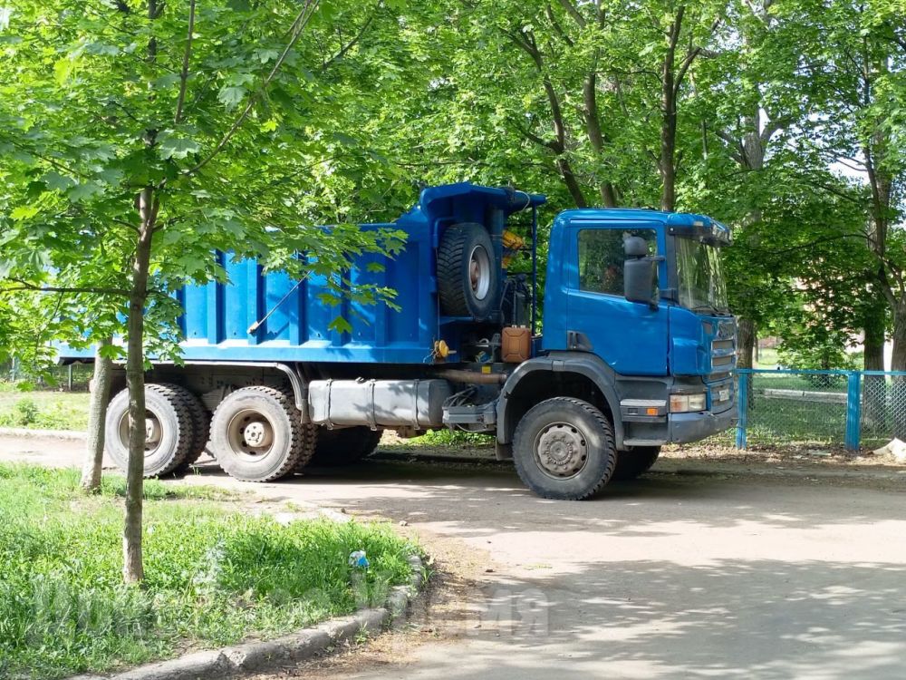 Сносят половину дома: на Пинтера,8 в Донецке идет демонтаж разрушенного подъезда Сносят половину дома: на Пинтера,8 в Донецке идет демонтаж разрушенного подъезда