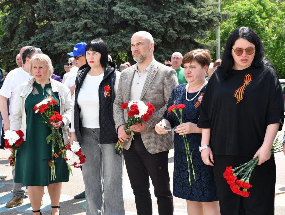 Сергей Желновач: Живая память. «Они не погибли, они ушли на задание» Сегодня в Мироновской общеобразовательной школе № 10 торжественно открыли мемориальные доски в честь двух выпускников – Сергея Мисюренко и Егора Болдырева Сергей Желновач: Живая память. «Они не погибли, они ушли на задание» Сегодня в Мироновской общеобразовательной школе № 10 торжественно открыли мемориальные доски в честь двух выпускников – Сергея Мисюренко и Егора Болдырева