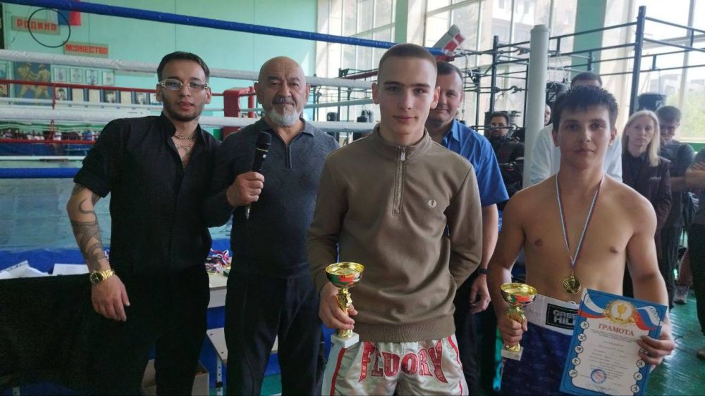 Соревнования по кикбоксингу Соревнования по кикбоксингу
