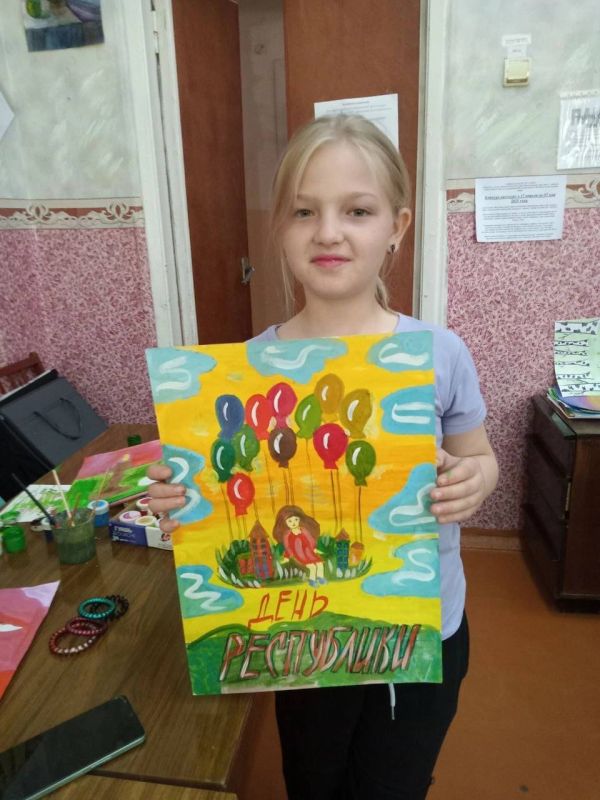 Сегодня, 14 мая, в Зугрэсской детской школе искусств, преподавателем ИЗО Марченко Л.А. был проведен тематический урок "Моя республика," посвященный дню образования Донецкой Народной Республики Сегодня, 14 мая, в Зугрэсской детской школе искусств, преподавателем ИЗО Марченко Л.А. был проведен тематический урок "Моя республика," посвященный дню образования Донецкой Народной Республики