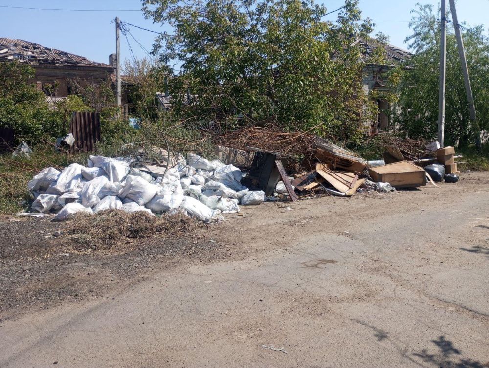 «Коммунальник» на выходных вывез более 280 кубов мусора «Коммунальник» на выходных вывез более 280 кубов мусора